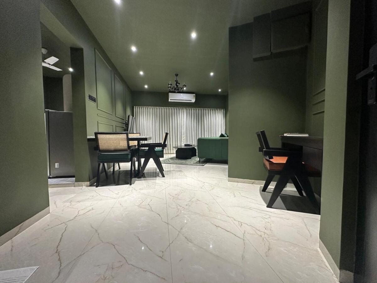 Apartament Plush Bandra West - Luxury 2bhk & Study Bombaj