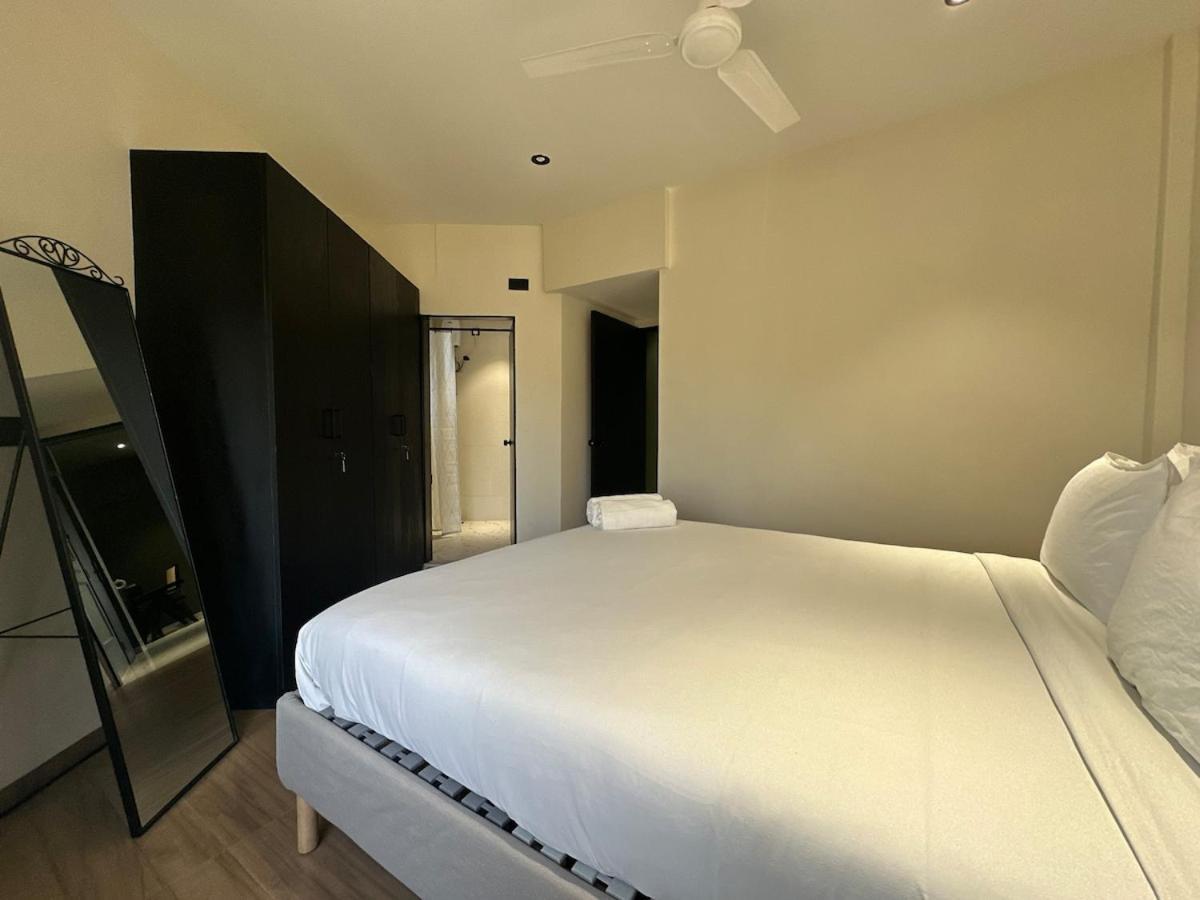 Plush Bandra West - Luxury 2bhk & Study Bombaj