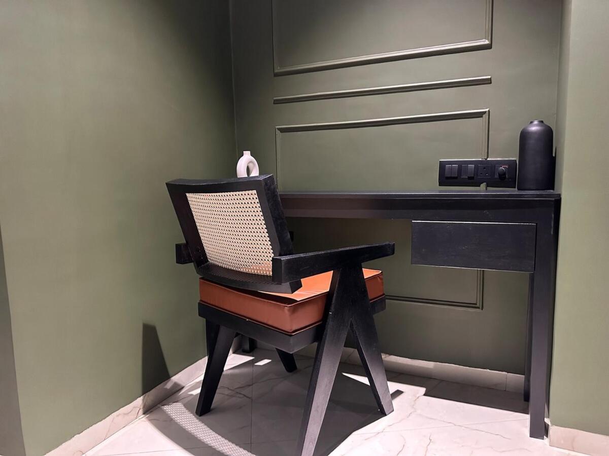 Plush Bandra West - Luxury 2bhk & Study Apartament Bombaj