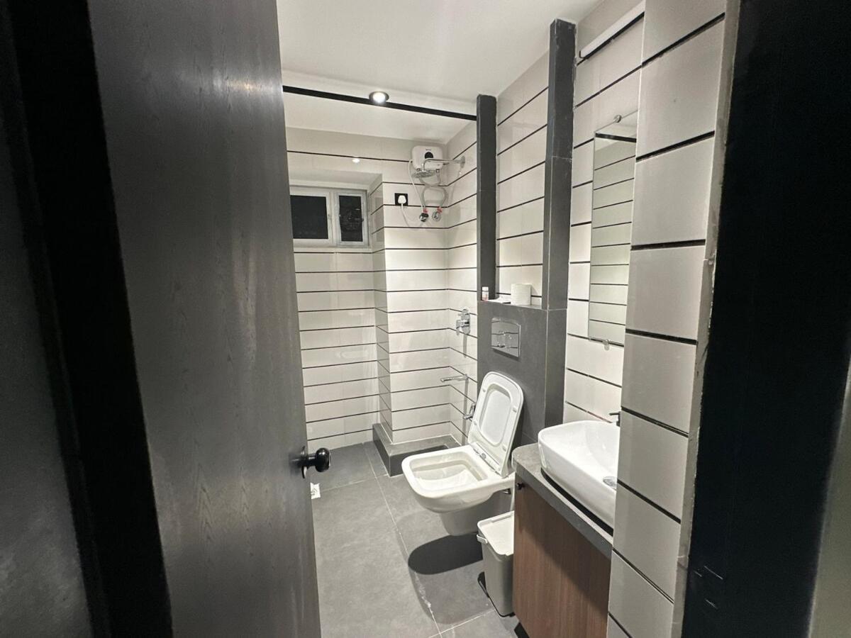 Plush Bandra West - Luxury 2bhk & Study Bombaj