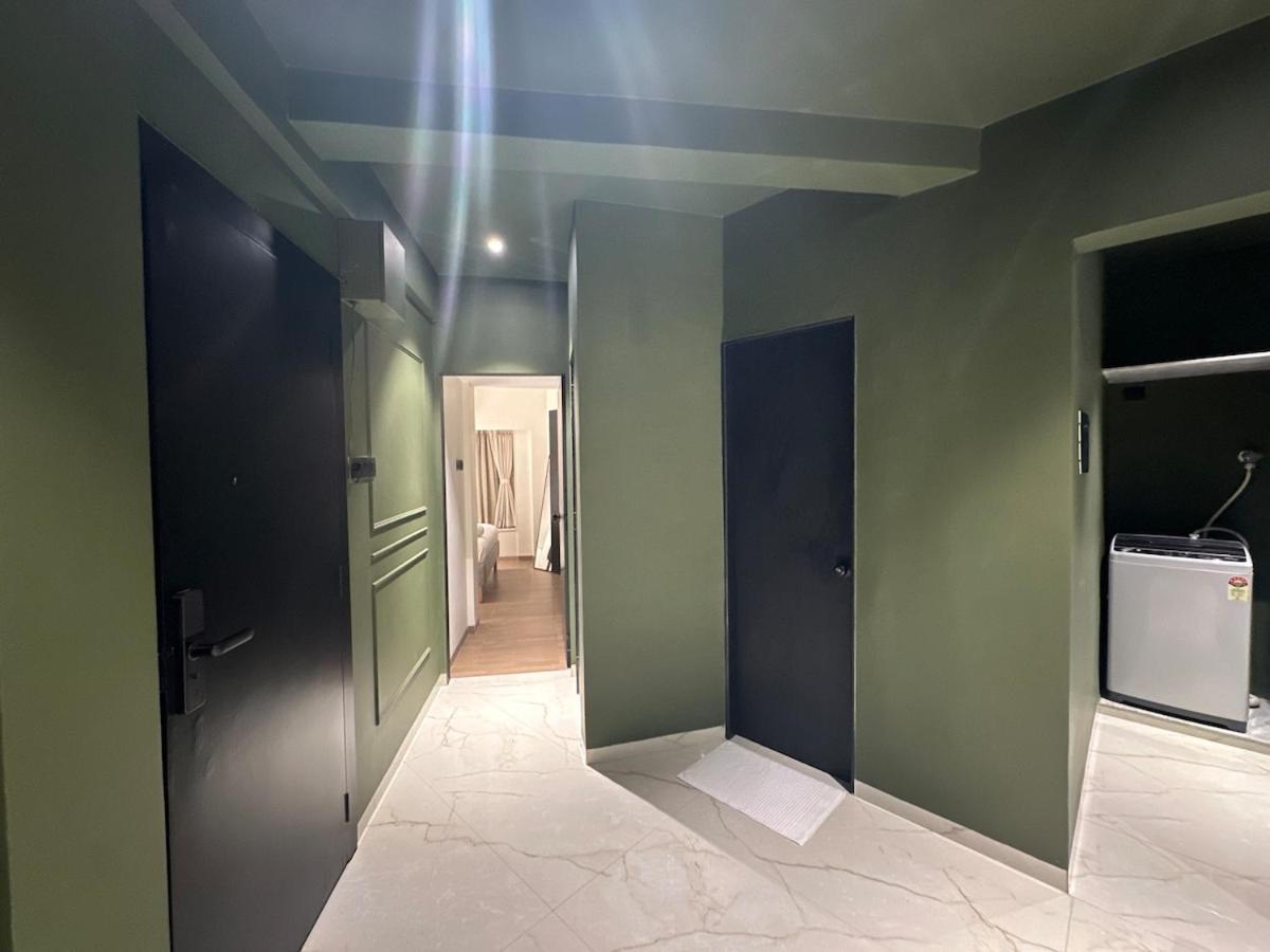 Plush Bandra West - Luxury 2bhk & Study Bombaj